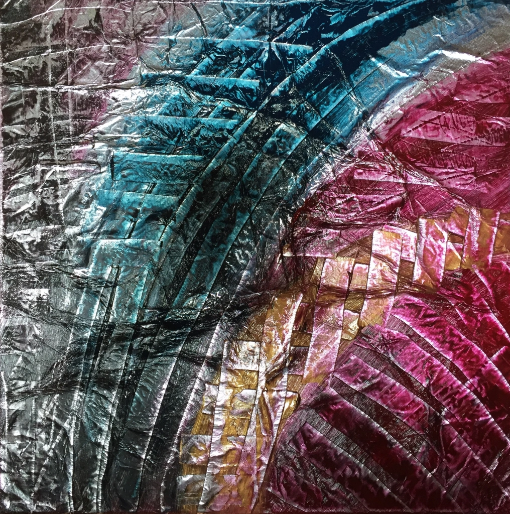Intrigo metallico Tecnica mista acrilici su fondo argentato Le linee e i colori si sovrappongono creando forme di libera interpretazione, mettendo in risalto la matericità dello sfondo.